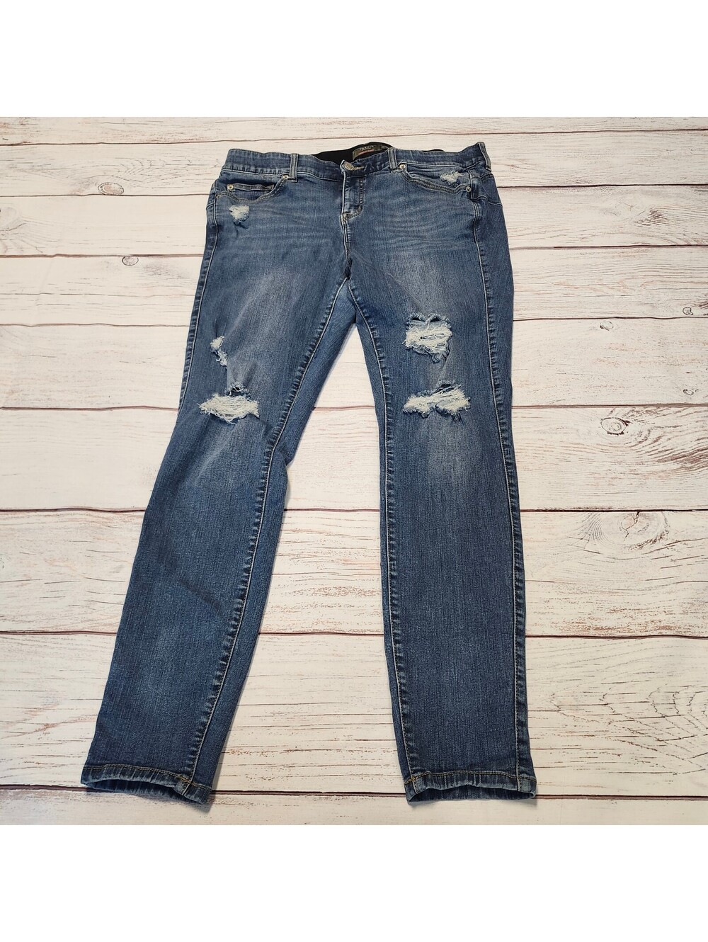Torrid Bombshell Skinny Jeans Size 18T Distressed Premium Stretch Denim